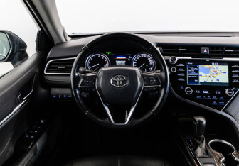 Подержанный автомобиль Toyota Camry Sedan 2018 года (12 фото)