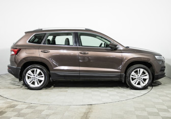 Подержанный автомобиль Skoda Karoq 2020 года (4 фото)