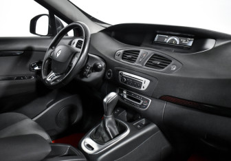 Подержанный автомобиль Renault Scenic 2013 года (13 фото)
