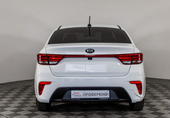 Подержанный автомобиль Kia Rio Sedan 2018 года (6 фото)