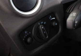 Подержанный автомобиль Ford Fiesta Sedan 2016 года (12 фото)