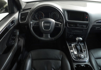 Подержанный автомобиль Audi Q5 2009 года (11 фото)