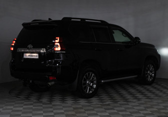 Подержанный автомобиль Toyota Land Cruiser Prado 2018 года (31 фото)