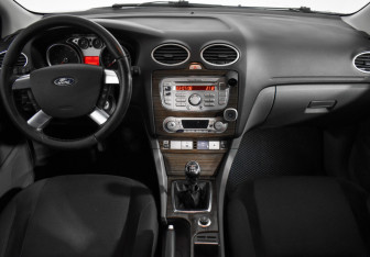 Подержанный автомобиль Ford Focus Sedan 2008 года (13 фото)