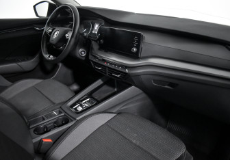 Подержанный автомобиль Skoda Octavia Liftback 2021 года (13 фото)