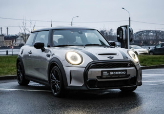 Подержанный автомобиль MINI Hatch 2021 года (4 фото)
