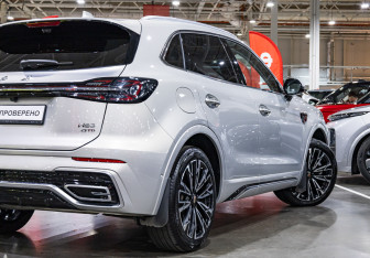 Подержанный автомобиль Hongqi HS5 2024 года (8 фото)