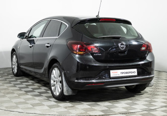 Подержанный автомобиль Opel Astra Hatchback 2013 года (14 фото)