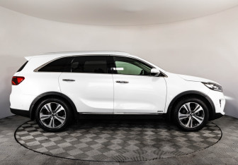 Подержанный автомобиль Kia Sorento 2019 года (5 фото)