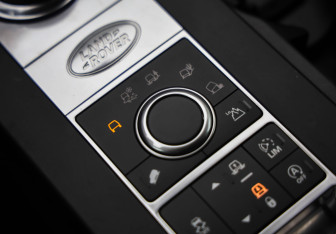 Подержанный автомобиль Land Rover Discovery 2017 года (20 фото)