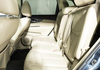 Подержанный автомобиль Nissan X-Trail 2015 года (10 фото)