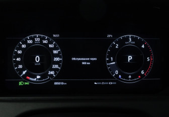 Подержанный автомобиль Land Rover Range Rover Velar 2018 года (12 фото)