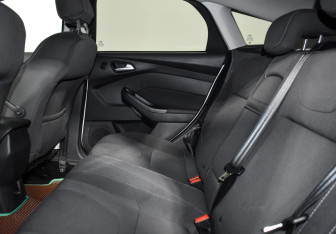 Подержанный автомобиль Ford Focus Hatchback 2012 года (12 фото)