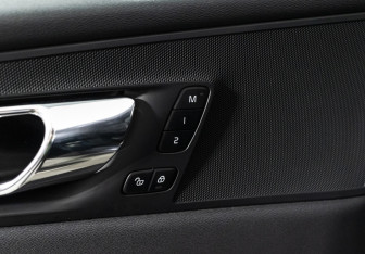 Подержанный автомобиль Volvo XC60 2019 года (20 фото)