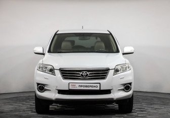 Подержанный автомобиль Toyota RAV4 2011 года (2 фото)