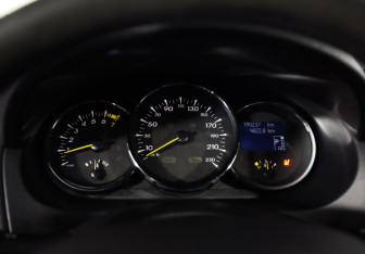 Подержанный автомобиль Renault Fluence 2010 года (12 фото)