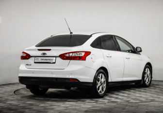 Подержанный автомобиль Ford Focus Sedan 2013 года (5 фото)