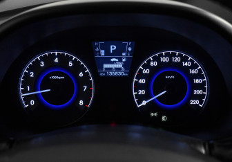 Подержанный автомобиль Hyundai Solaris Sedan 2012 года (18 фото)