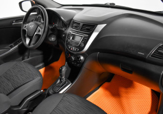 Подержанный автомобиль Hyundai Solaris Hatchback 2016 года (12 фото)