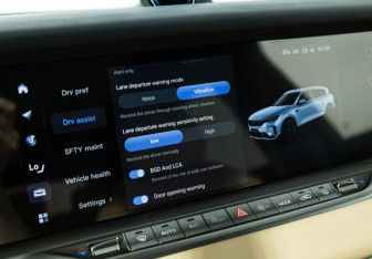 Подержанный автомобиль Voyah Free 2023 года (17 фото)