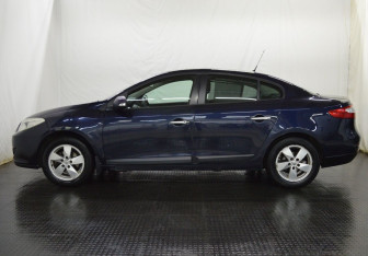 Подержанный автомобиль Renault Fluence 2010 года (8 фото)