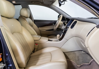 Подержанный автомобиль Infiniti EX 2008 года (17 фото)
