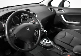 Подержанный автомобиль Peugeot 408 2013 года (9 фото)