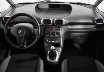 Подержанный автомобиль Citroen C3 Picasso 2010 года (13 фото)