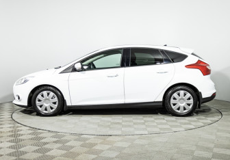Подержанный автомобиль Ford Focus Hatchback 2012 года (8 фото)