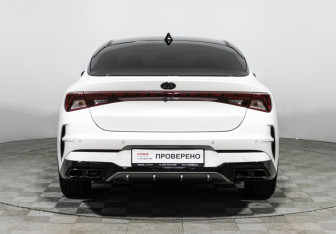 Подержанный автомобиль Kia K5 2021 года (6 фото)