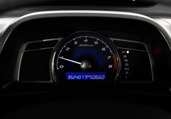 Подержанный автомобиль Honda Civic Sedan 2006 года (18 фото)