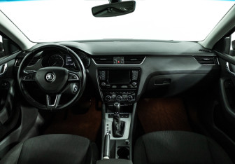 Подержанный автомобиль Skoda Octavia Liftback 2016 года (13 фото)