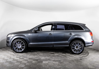 Подержанный автомобиль Audi Q7 2008 года (8 фото)