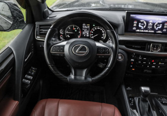 Подержанный автомобиль Lexus LX 2019 года (13 фото)