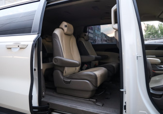 Подержанный автомобиль Kia Carnival 2021 года (28 фото)