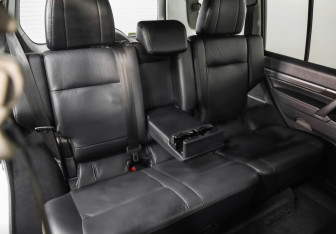 Подержанный автомобиль Mitsubishi Pajero 2011 года (22 фото)