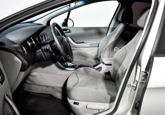 Подержанный автомобиль Peugeot 308 Hatchback 2008 года (10 фото)