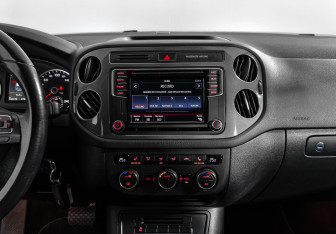 Подержанный автомобиль Volkswagen Tiguan 2015 года (17 фото)