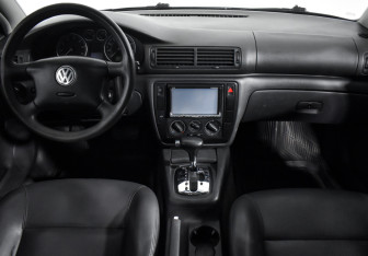 Подержанный автомобиль Volkswagen Passat Sedan 2004 года (13 фото)