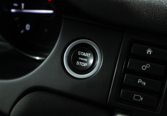 Подержанный автомобиль Land Rover Discovery Sport 2017 года (20 фото)