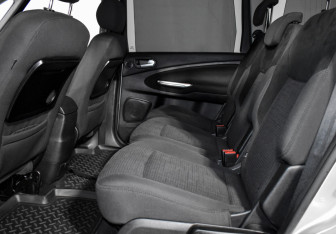 Подержанный автомобиль Ford Galaxy 2010 года (11 фото)