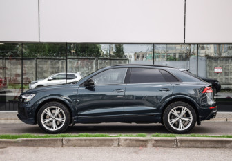 Подержанный автомобиль Audi Q8 2019 года (8 фото)