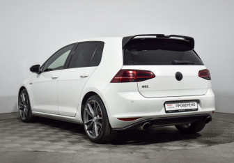 Подержанный автомобиль Volkswagen Golf GTI Hatchback 2015 года (7 фото)