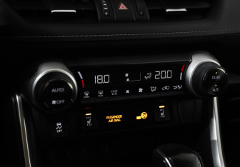 Подержанный автомобиль Toyota RAV4 2021 года (15 фото)