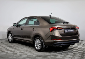 Подержанный автомобиль Skoda Rapid Liftback 2021 года (7 фото)