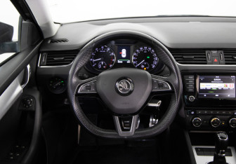 Подержанный автомобиль Skoda Octavia Liftback 2016 года (10 фото)