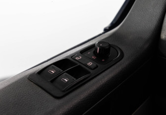 Подержанный автомобиль Volkswagen Caravelle 2014 года (17 фото)