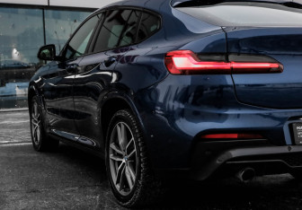Подержанный автомобиль BMW X4 2018 года (10 фото)