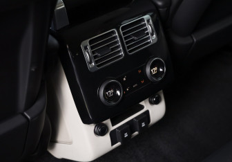 Подержанный автомобиль Land Rover Range Rover 2018 года (26 фото)