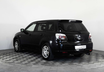 Подержанный автомобиль Mitsubishi Airtrek 2004 года (7 фото)